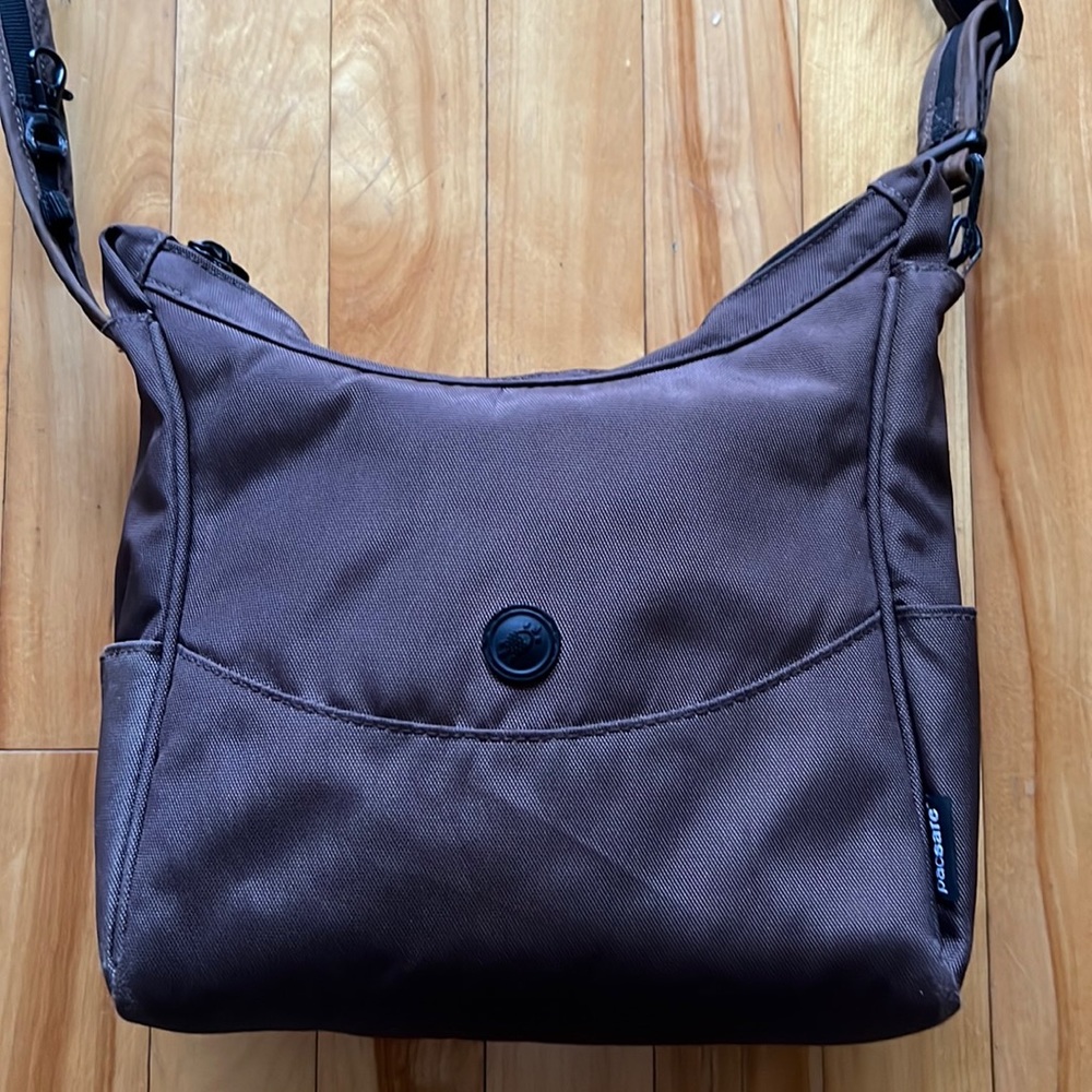 PacSafe Anti-Theft Travel Bag CitySafe 100 Travel Bag Purse